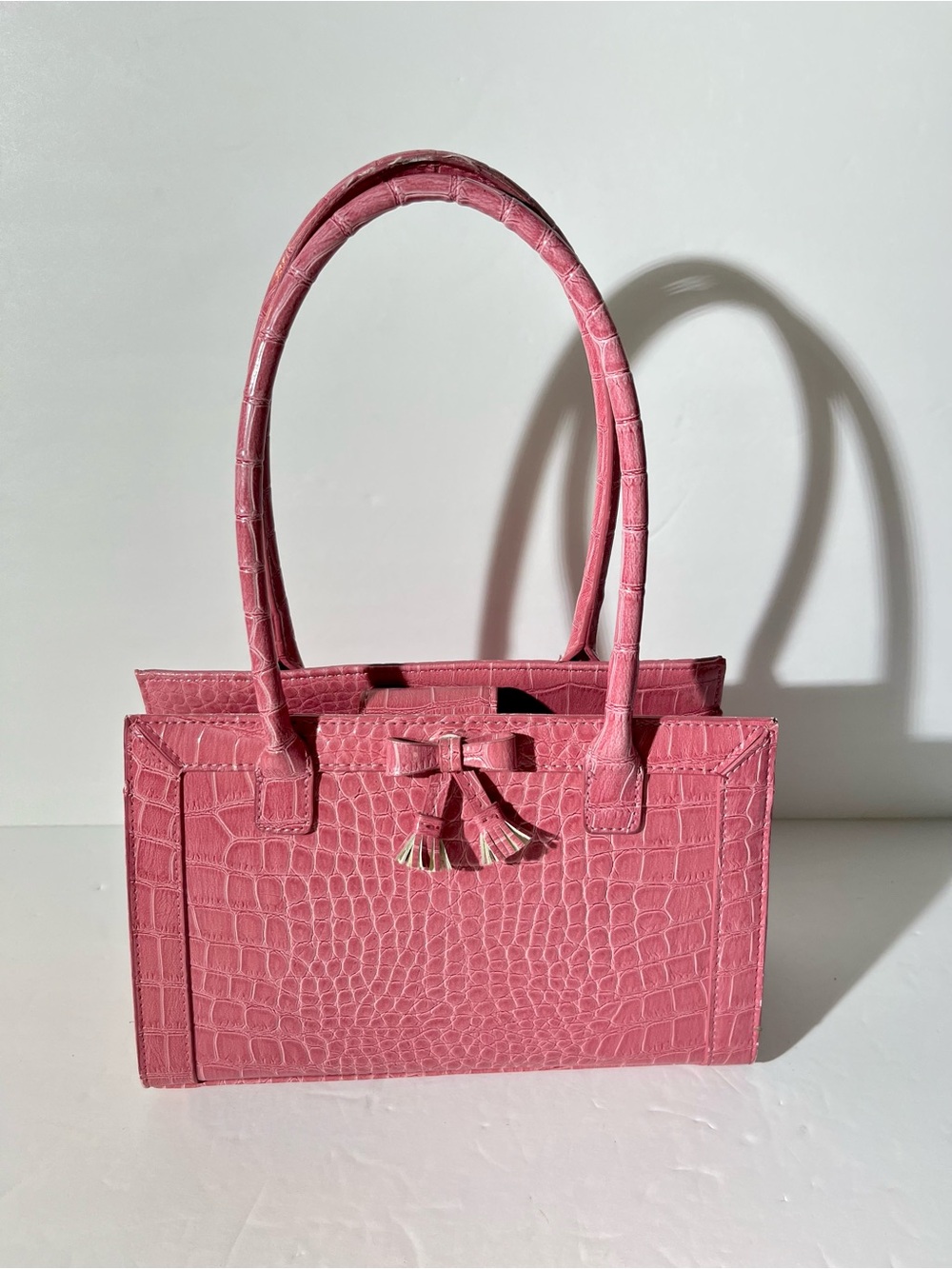 😍 Liz Claiborne Pink Croc-Embossed Mini Purse with Tassel Button to Close